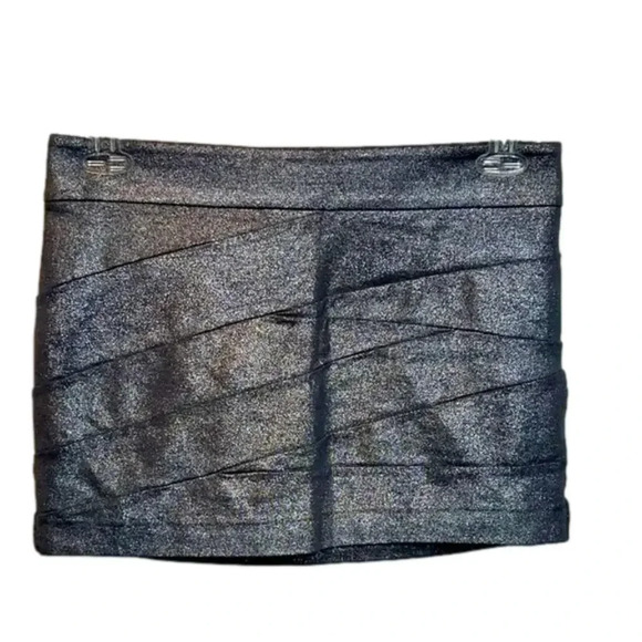 EXPRESS silver metallic bandage mini skirt. Zipper on side. 
Size 4 - Picture 1 of 9